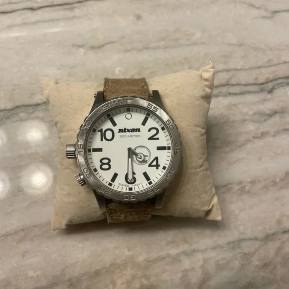 Nixon | Accessories | Nixon 53 White Face Beige Tan Band  display picture 1
